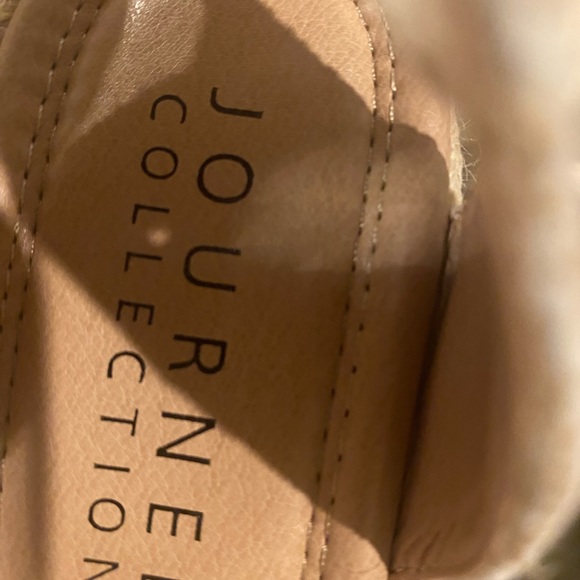 Women’s size WD 7 Journee collection espadrilles - Picture 5 of 8